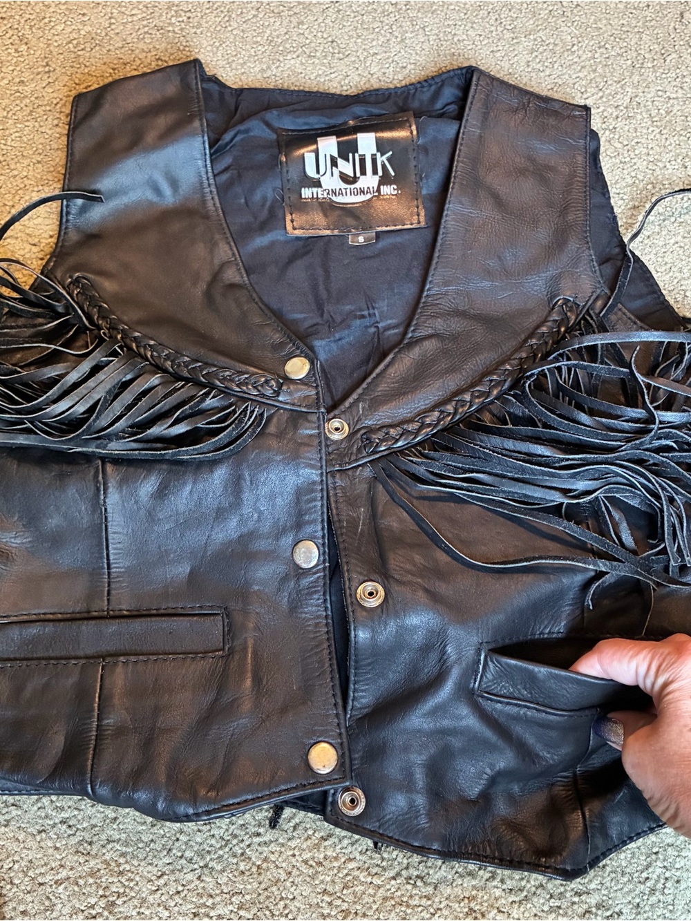 Women’s Unik Black Leather Fringe Biker Motorcycle Vest with White Wolf Moon - Picture 7 of 12